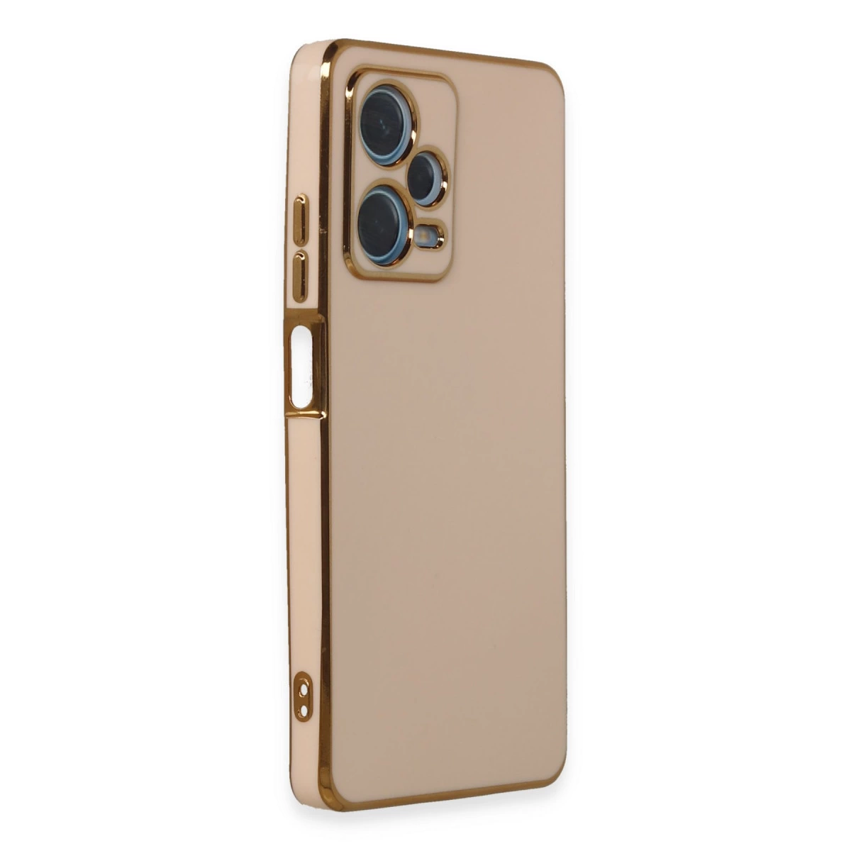 Arkada üç kamera lensi bulunan, altın kenarlı açık bej telefon kılıfı.