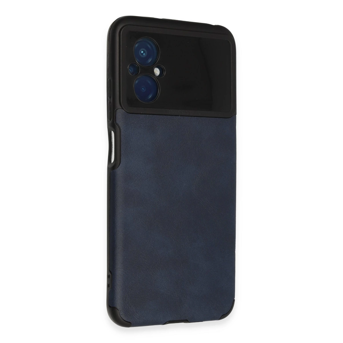 Mat yüzeyli ve siyah kamera yuvalı koyu lacivert telefon kılıfı.
