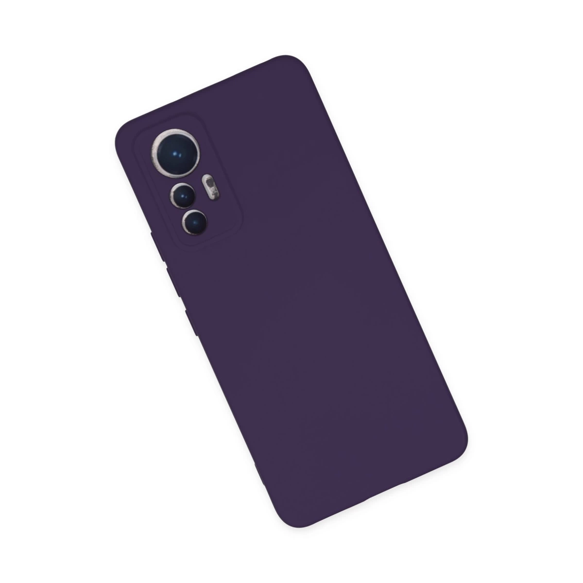 Beyaz arka plan üzerinde kamera oyuntulu koyu mor telefon kılıfı.
