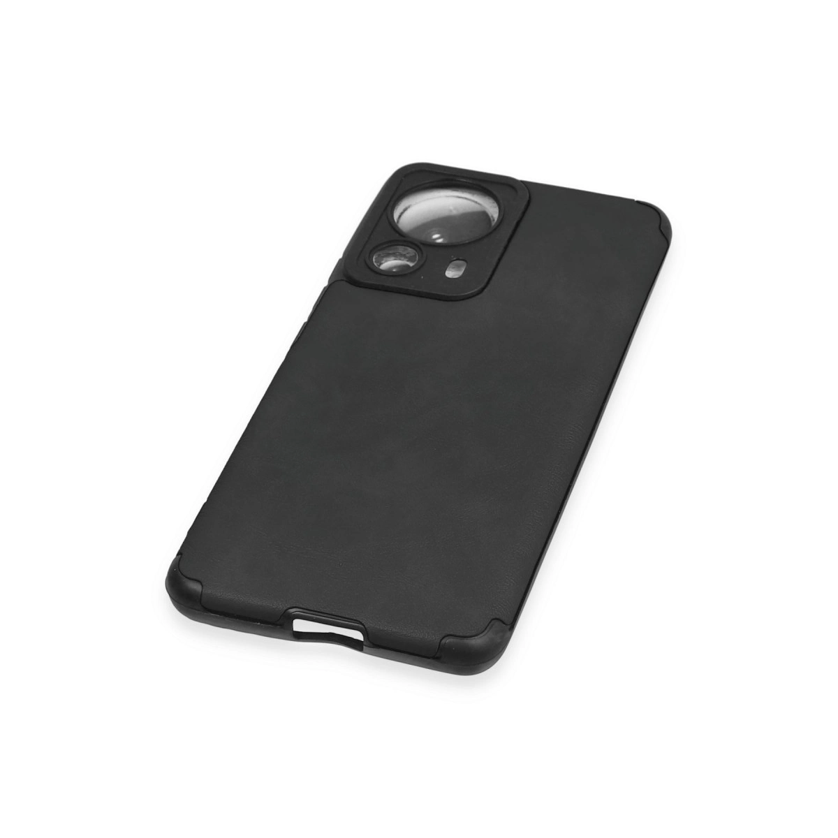 Beyaz arka plan üzerinde kamera lensi kesimli siyah telefon kılıfı.