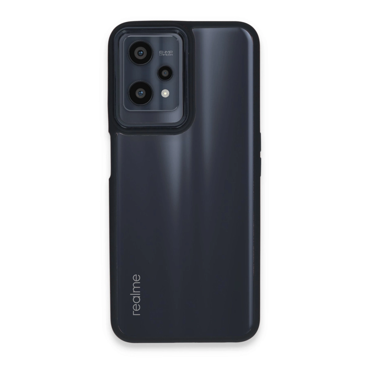 Arkada üçlü kamera ve Realme logosu bulunan koyu gri akıllı telefon.