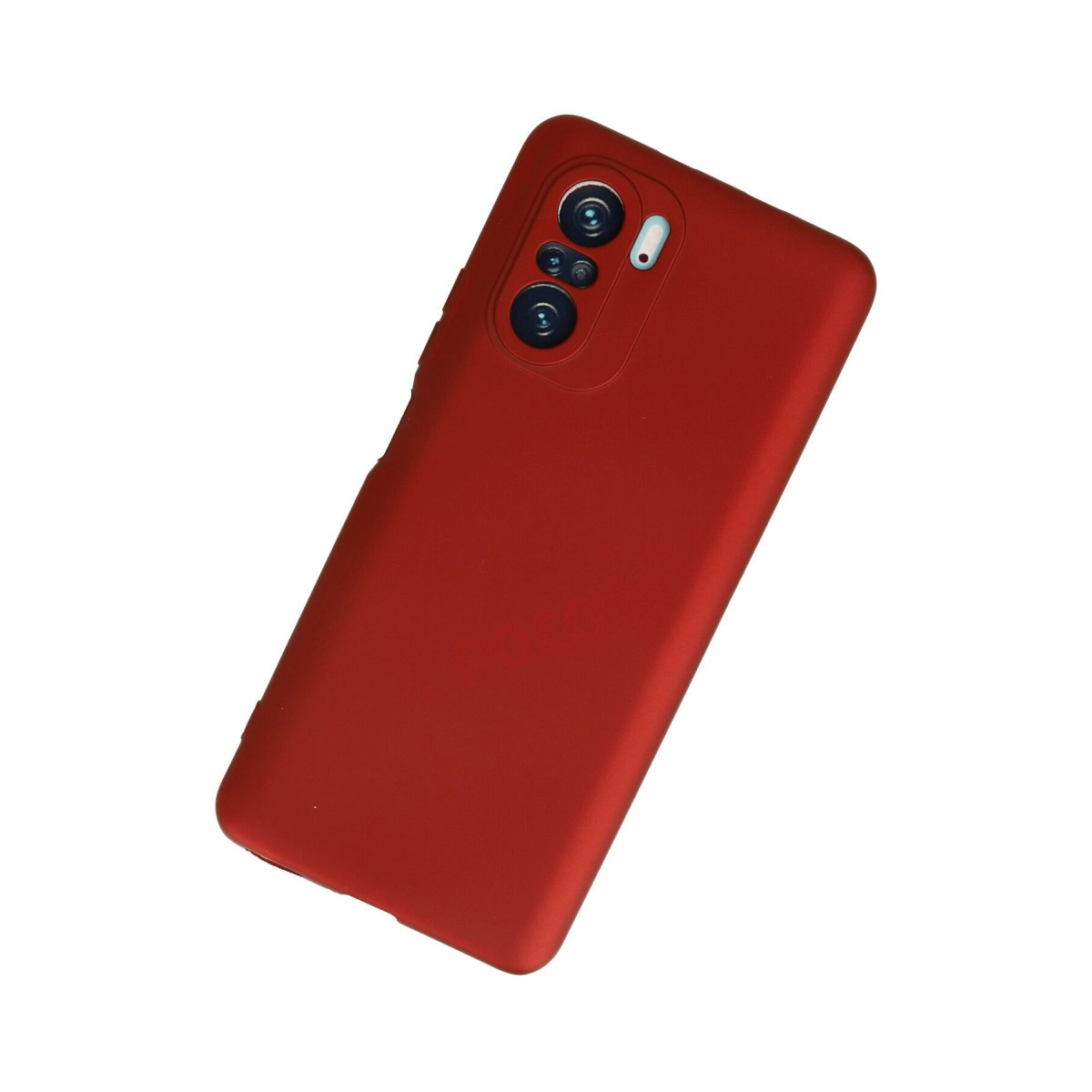 Arkada üçlü kamera lensli kırmızı telefon kılıfı.