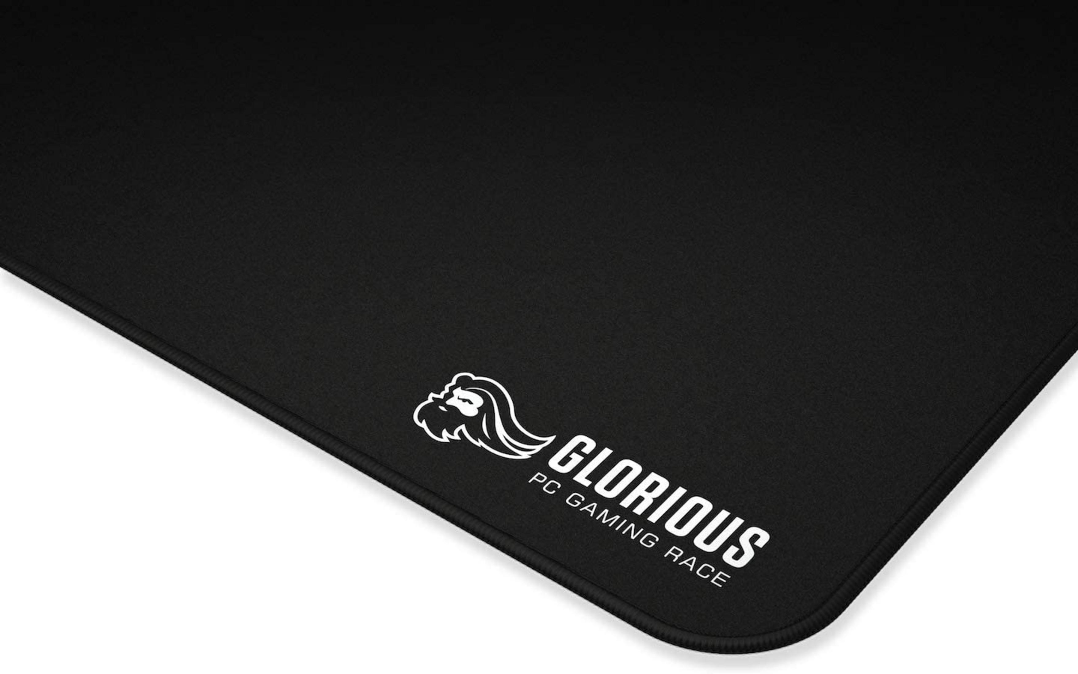 Beyaz Glorious PC Gaming Race logosu ve goril simgesi bulunan siyah mousepad.
