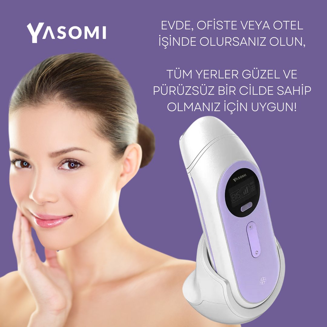 Pürüzsüz ciltli bir kadın, şarj istasyonlu YASOMI cihazının yanında.