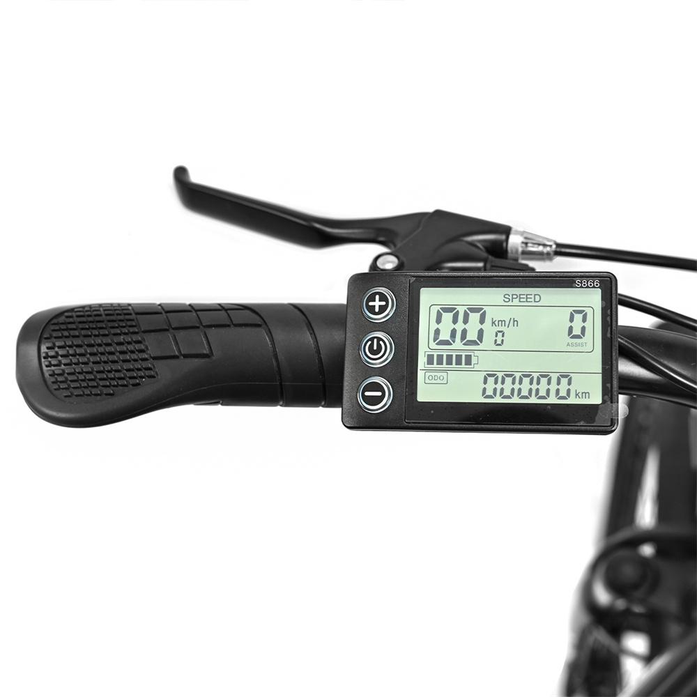 Nahaufnahme des Fahrrad-Displays und Griffs. Zeigt Geschwindigkeit und Kilometerstand.