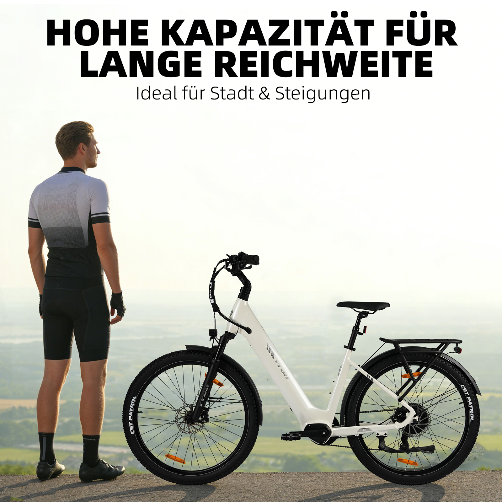 Mann in Radbekleidung neben weißem E-Bike mit Text: Hohe Kapazität für lange Reichweite.
