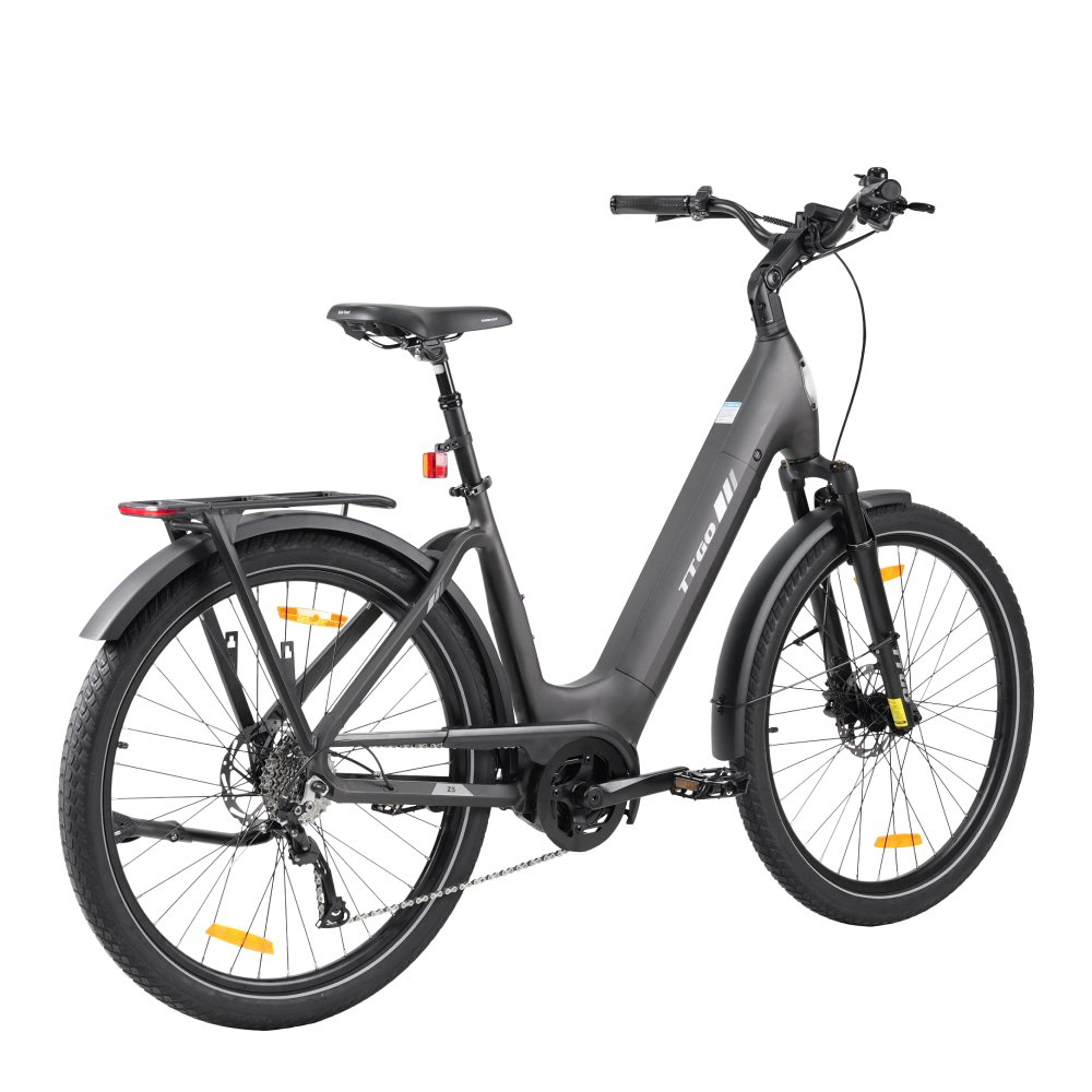 Ein graues E-Bike mit Gepäckträger, Schutzblechen und Reflektoren.
