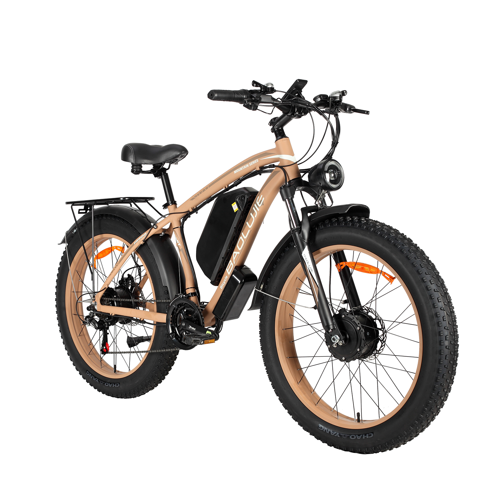 Brązowy e-fatbike z czarnymi oponami, siodełkiem i bagażnikiem.