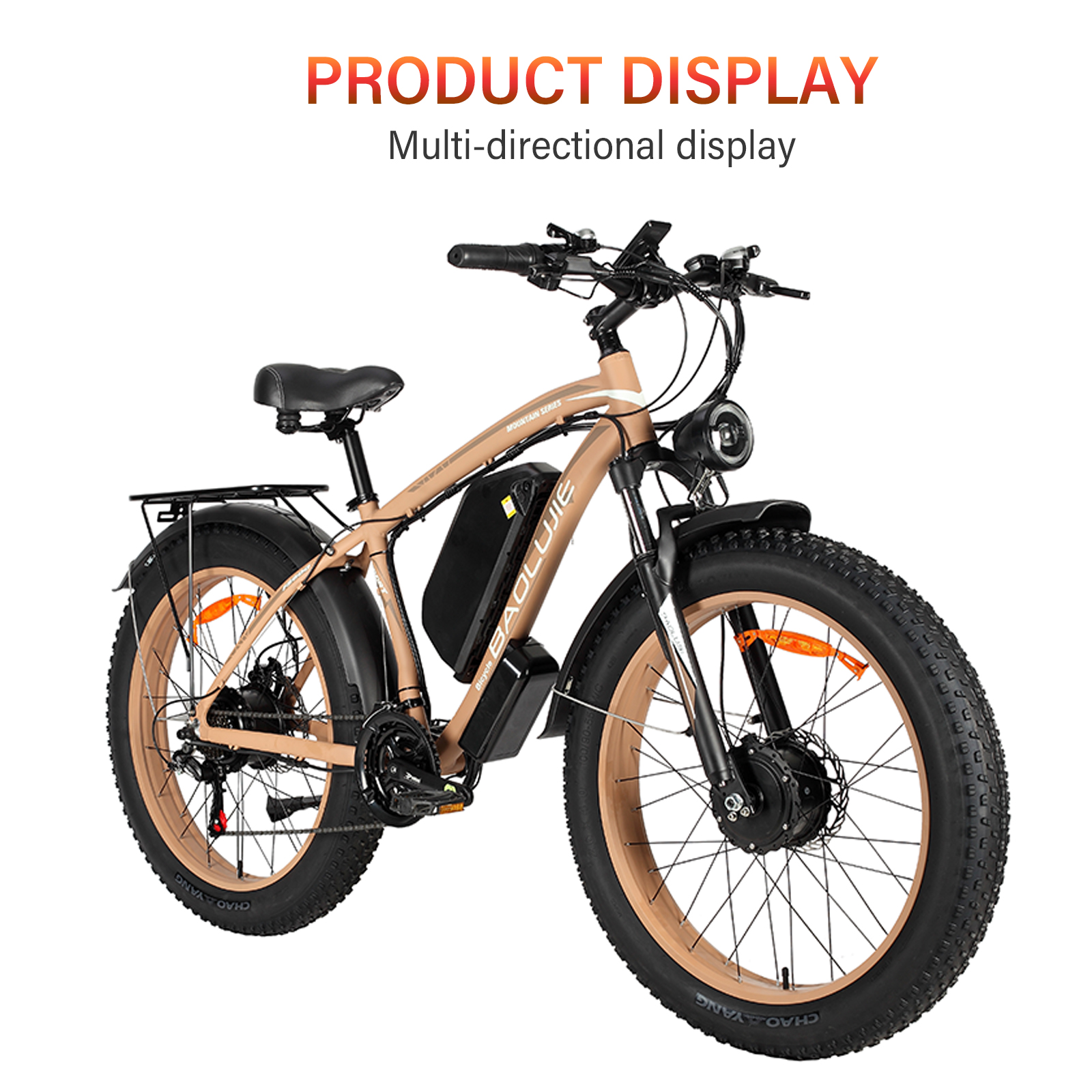 Beżowy rower elektryczny typu fat bike z czarnymi błotnikami, bagażnikiem i szerokimi oponami.