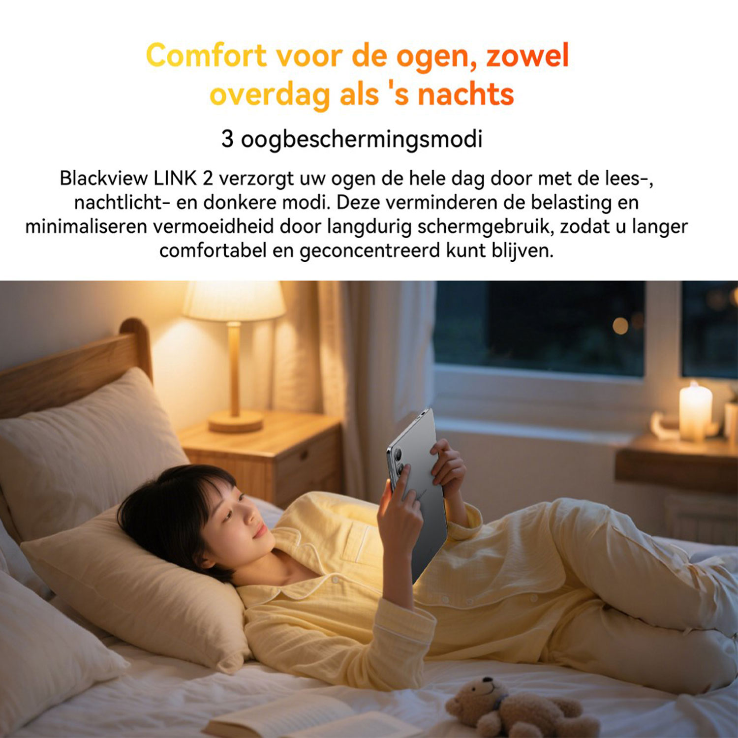 Jonge vrouw ligt in bed een tablet te gebruiken, verlicht door nachtlampjes.