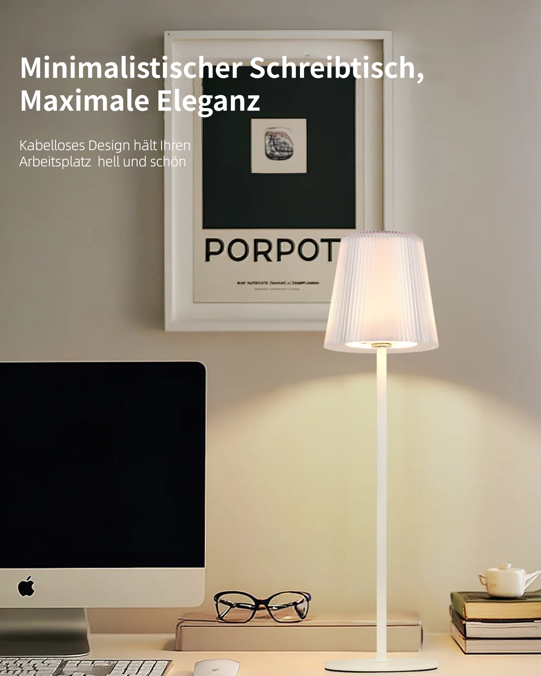 Schreibtisch mit iMac, Brille, Lampe und Büchern. Ein Bild hängt an der Wand.