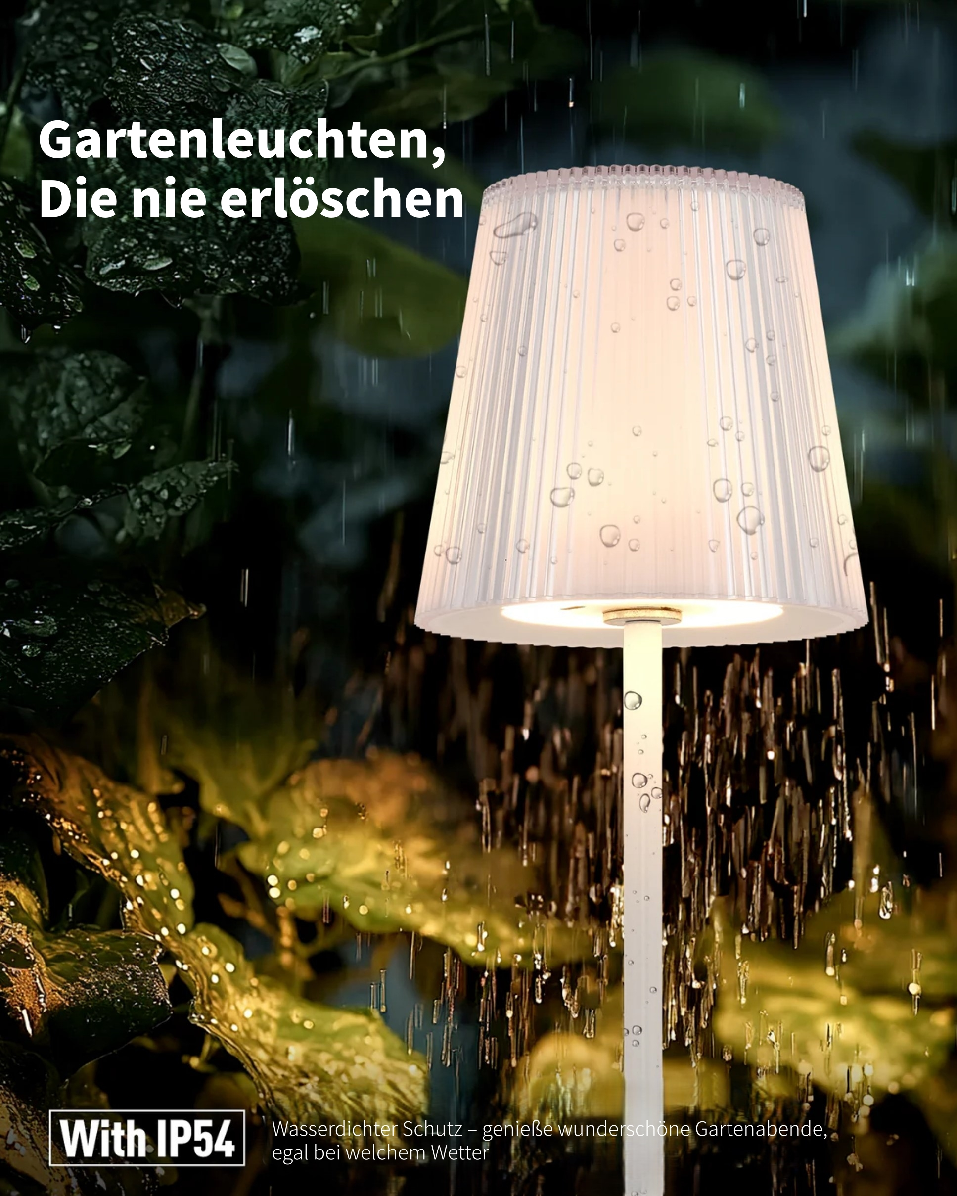 Eine weiße Lampe mit Falten und Wassertropfen im Regen.
