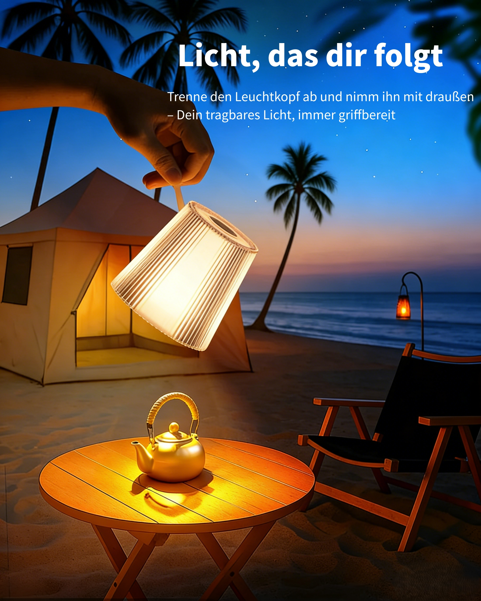 Strand bei Nacht mit Zelt, Tisch, Teekanne und Lampe.