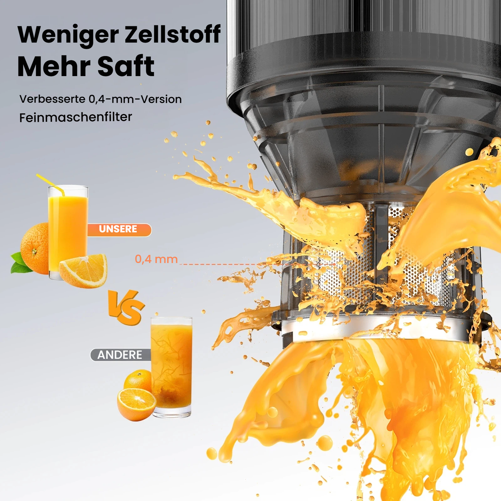 Ein Entsafter mit feinem Netz filtert Saft, der in einem Glas daneben steht.