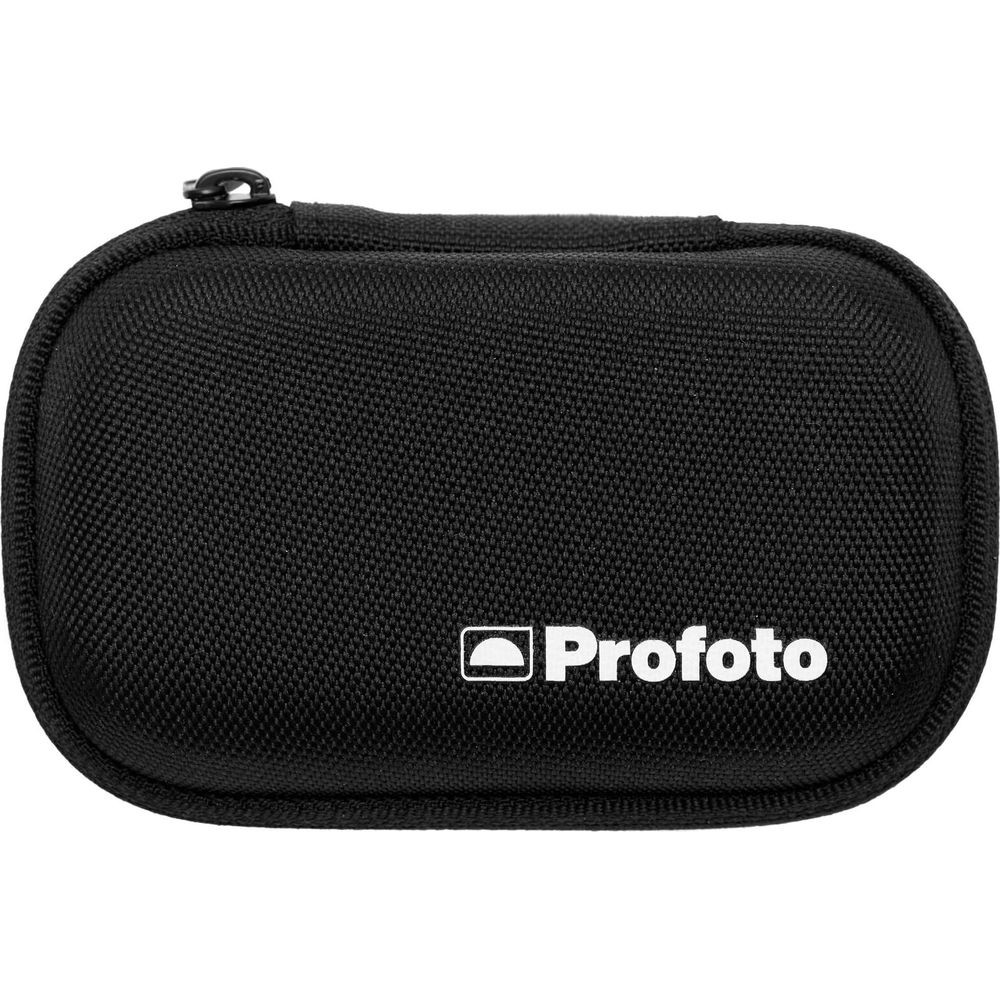Étui noir zippé Profoto avec logo.