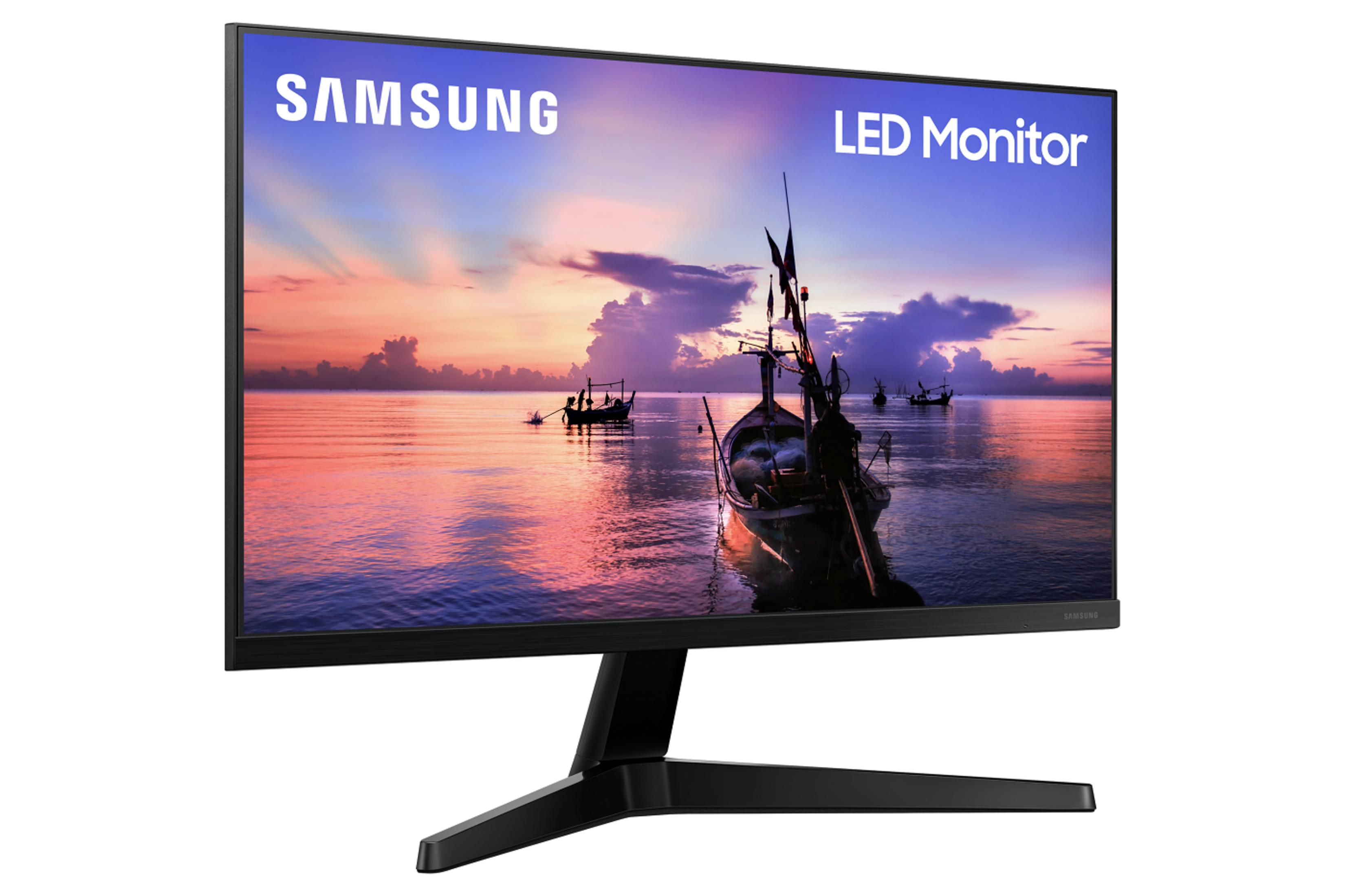 Samsung LED monitör, su üzerinde teknelerin bulunduğu gün batımı sahnesini gösteriyor.