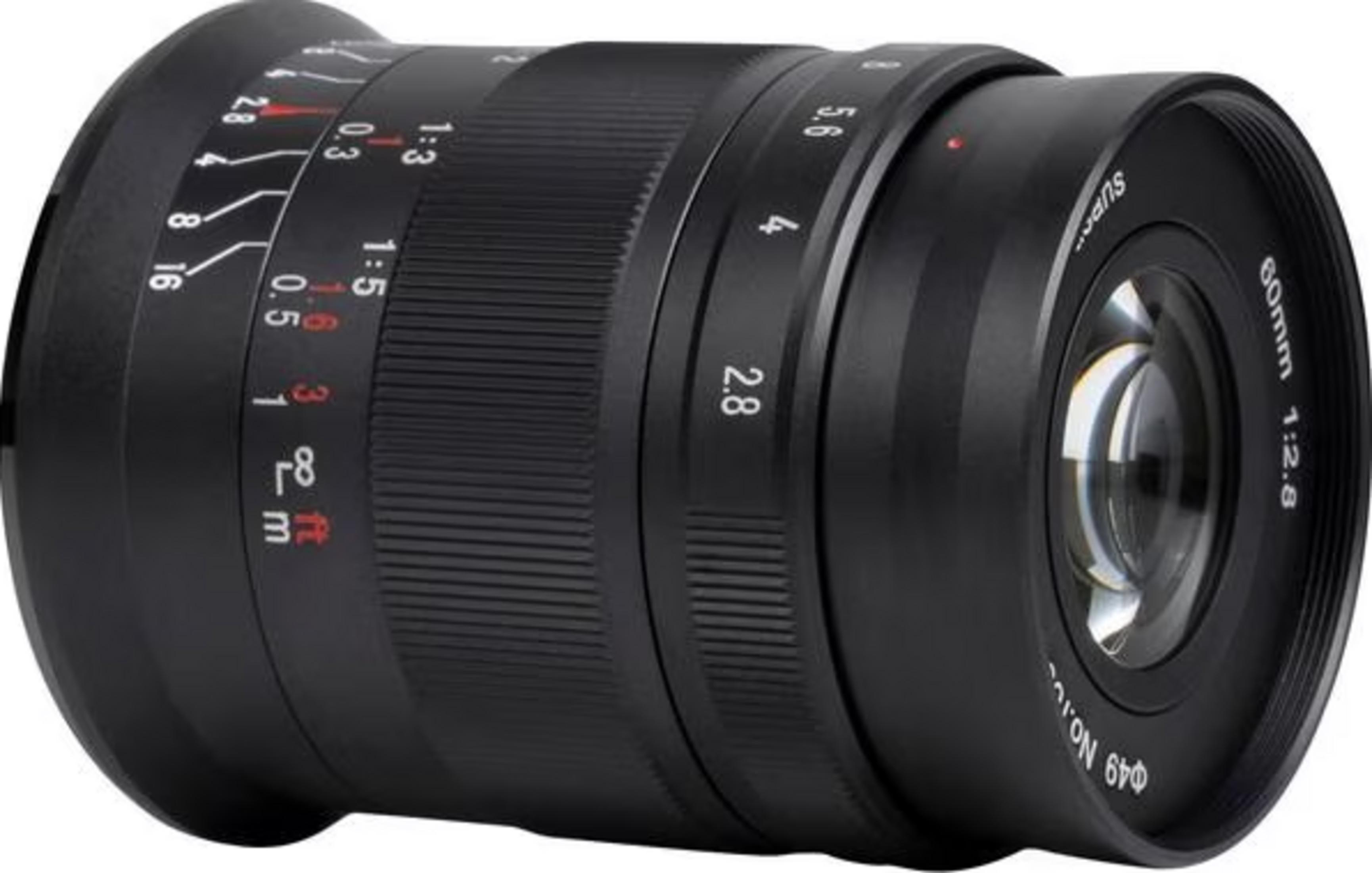 Un obiettivo per fotocamera nero con ghiere di messa a fuoco e apertura.