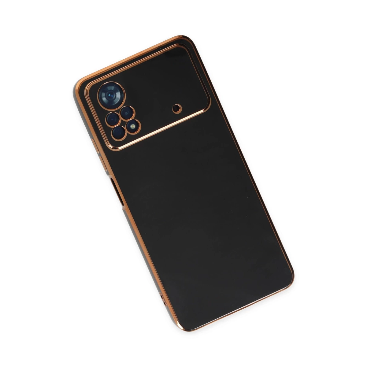 Beyaz arka plan üzerinde dört kameralı ve altın kenarlıklı siyah akıllı telefon.