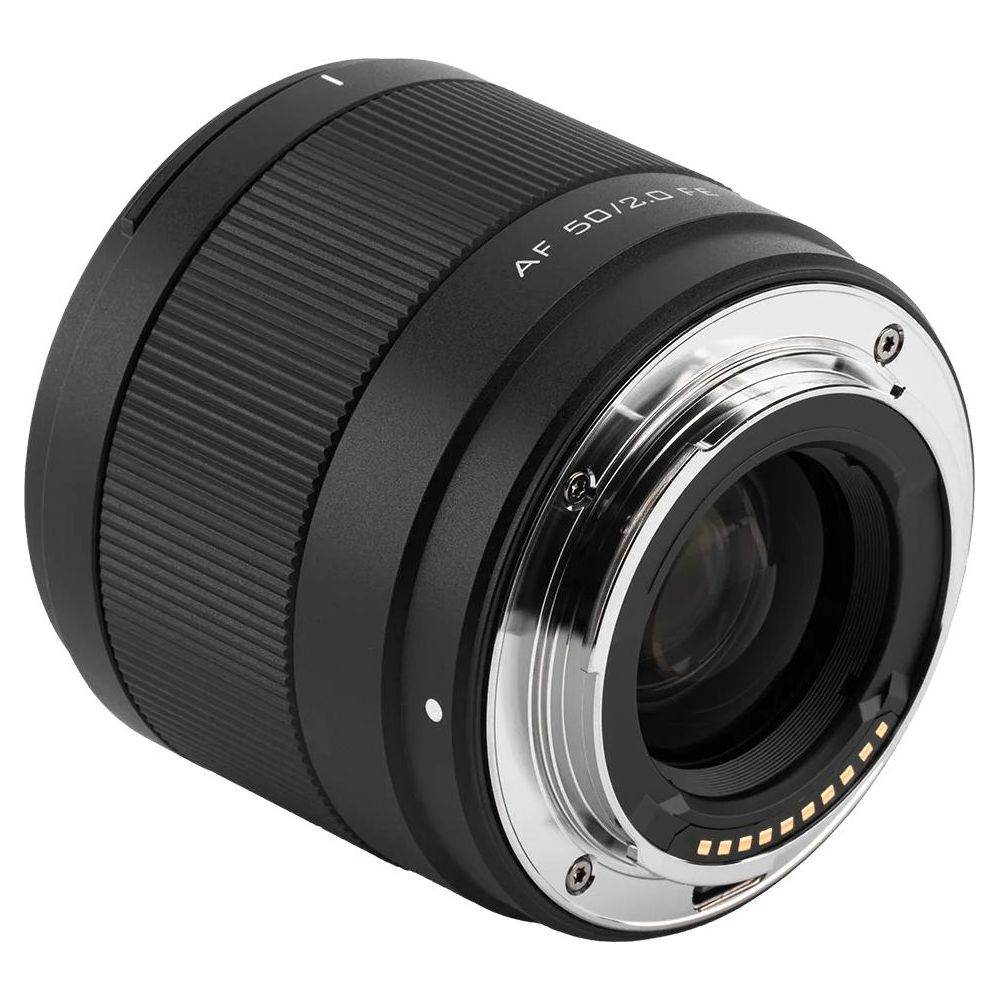 Obiettivo fotocamera nero con marcature AF 50/2.0 f e attacco argento.