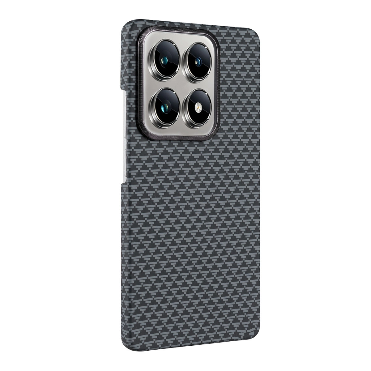 Karbon desenli ve dört kamera lensli siyah telefon kılıfının arkası.