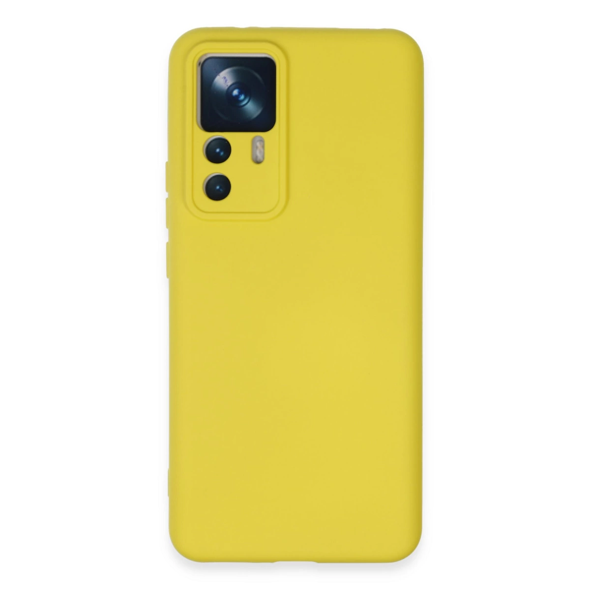 Kamera lensi ve iki küçük lense sahip sarı telefon kılıfı.