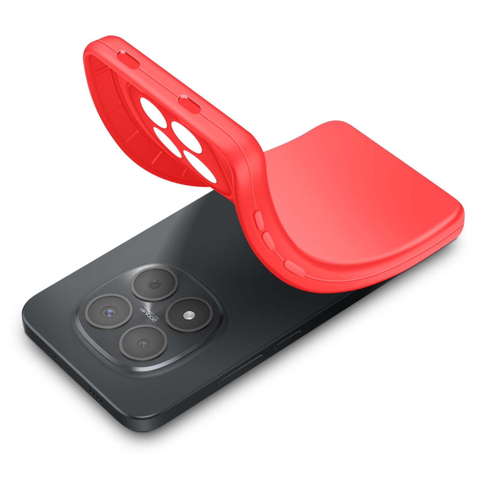 Une coque de téléphone rouge est posée sur un smartphone sombre à quatre caméras.