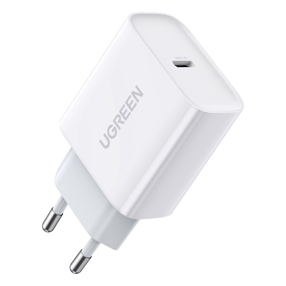 Biała ładowarka UGREEN USB-C z wtyczką europejską i srebrnymi bolcami.