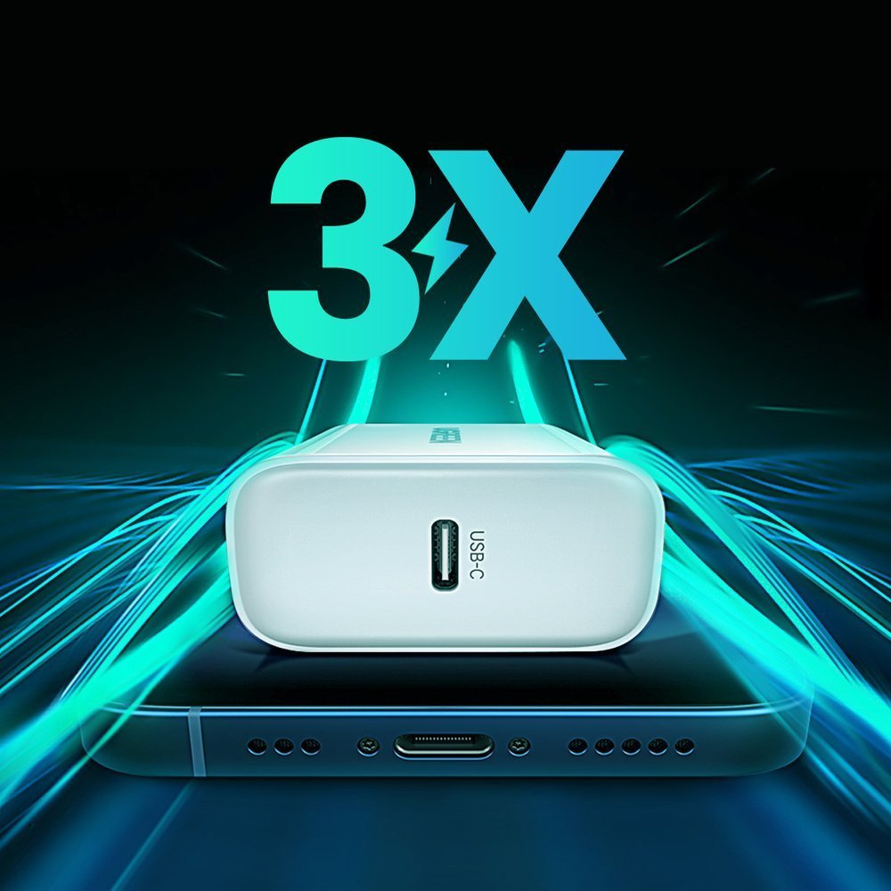 Biała ładowarka USB-C na telefonie, z grafiką "3X" i piorunem.