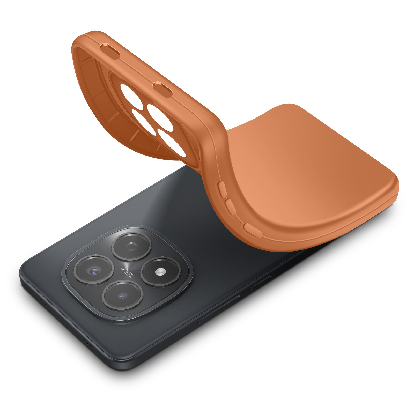 Coque orange sur smartphone noir avec quatre caméras.