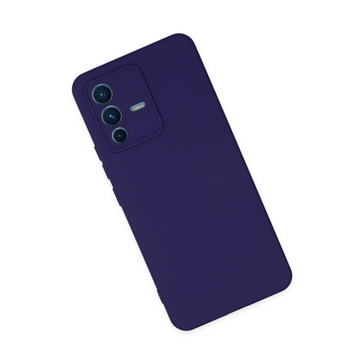 Üç kameralı ve flaşlı koyu mor telefon kılıfı beyaz arka plan üzerinde.