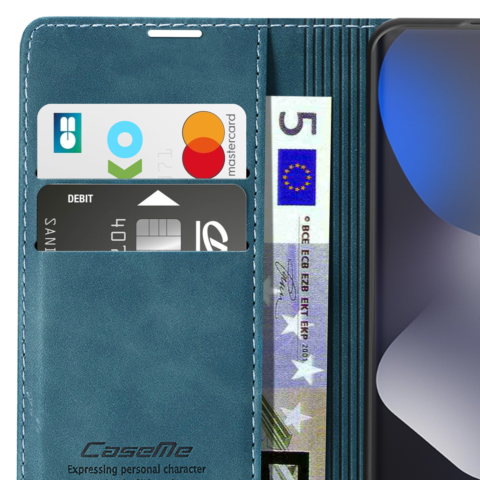 Ein blaues Handy-Etui mit Kartenfächern, einer Banknote und einem Handy.