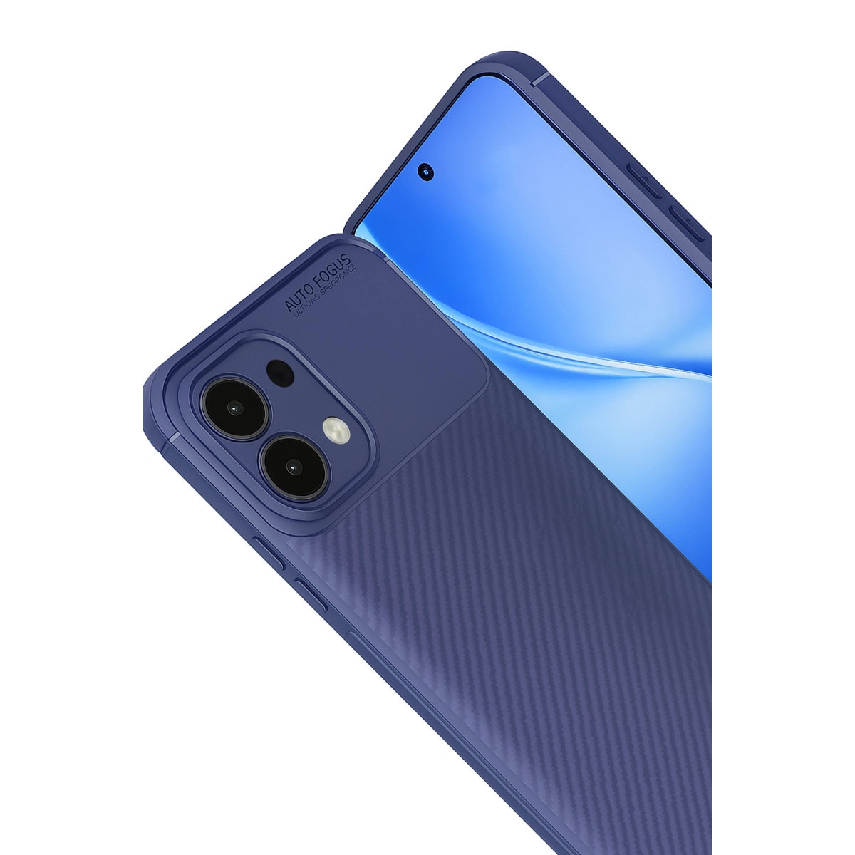 Karbon desenli kılıflı, görünür kameralı koyu mavi telefon, beyaz arka plan üzerinde.