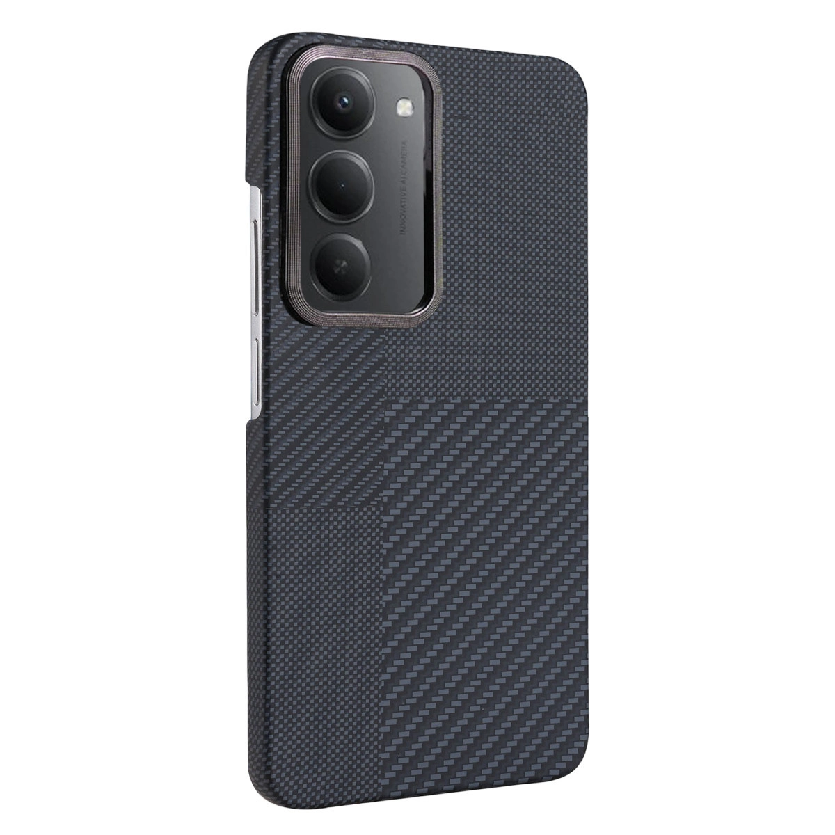 Karbon fiber desenli ve üç lensli koyu gri telefon kılıfı.