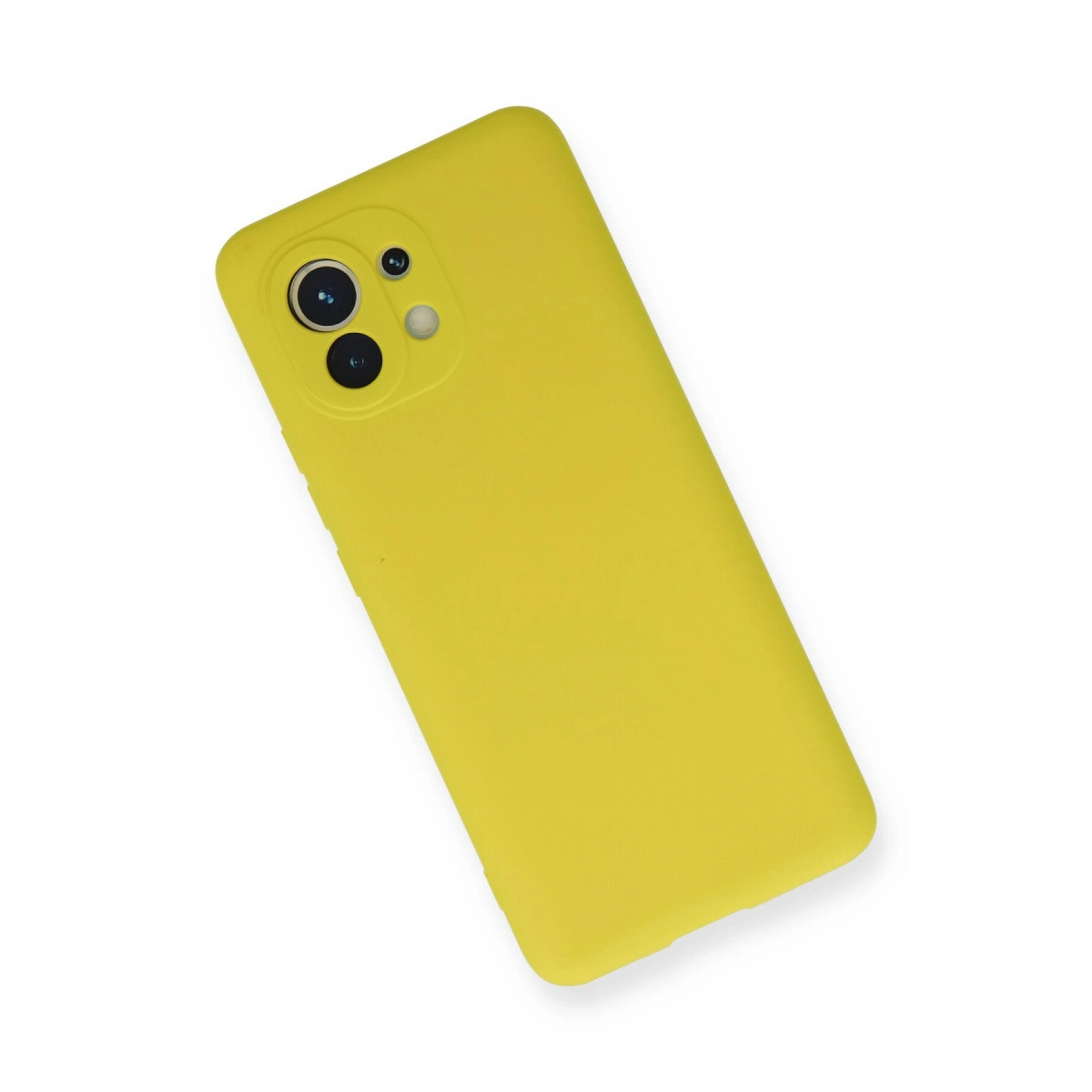 Sarı telefon kılıfı, kamera lensiyle, beyaz arka plan üzerinde.