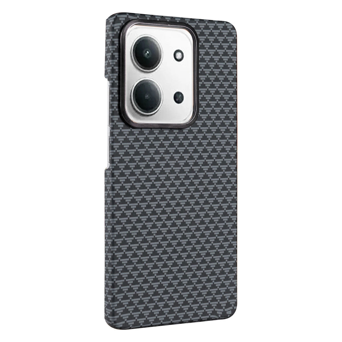 Karbon desenli ve üçlü kamera lensli koyu renkli telefonun arkası.