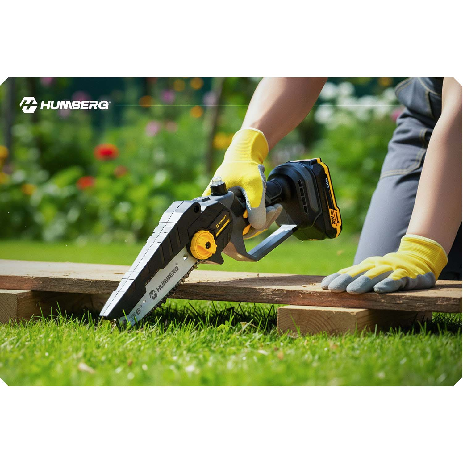 Osoba w żółtych rękawiczkach używa piły łańcuchowej do cięcia drewna na trawie.