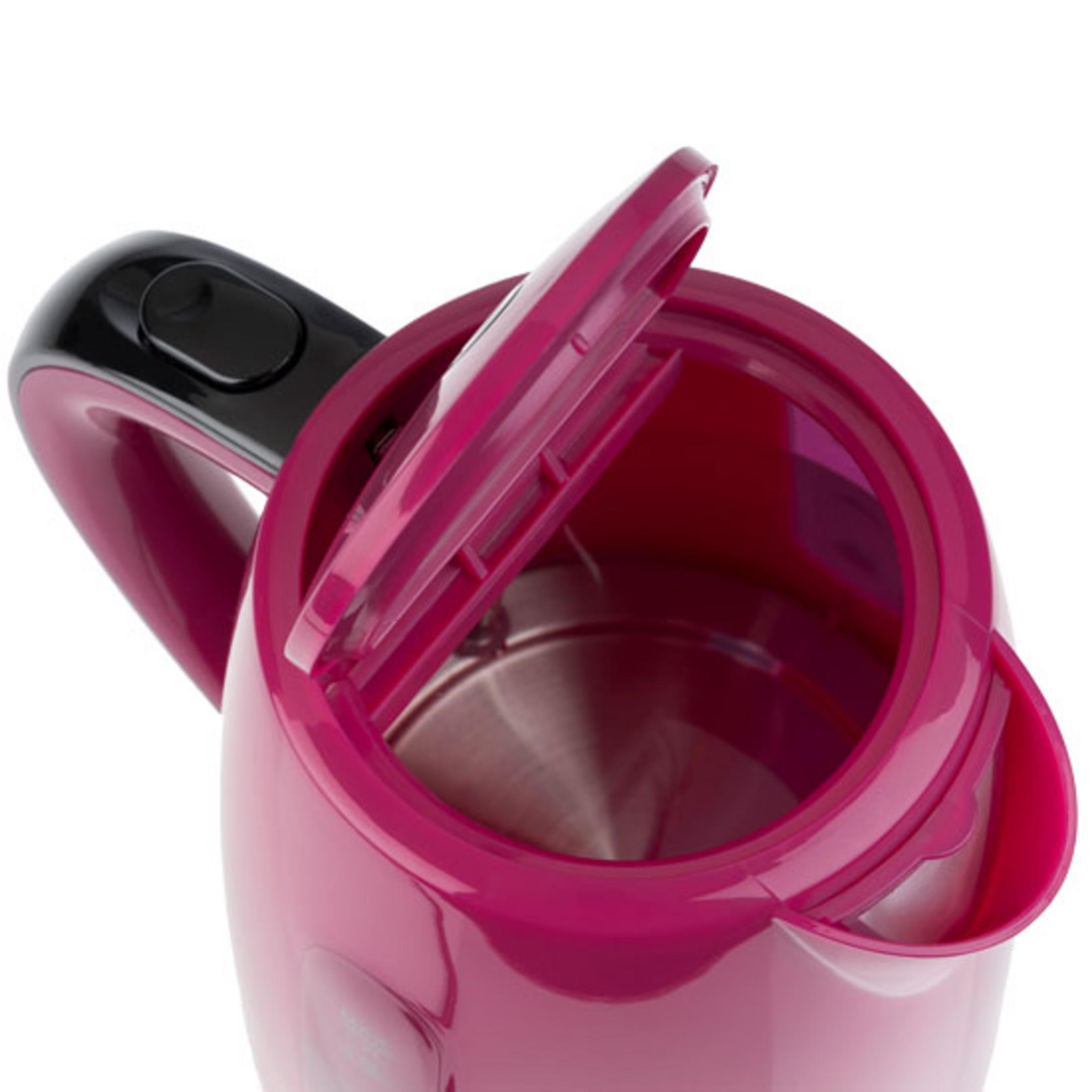 Ein pinker Wasserkocher mit offenem Deckel und schwarzem Griff.