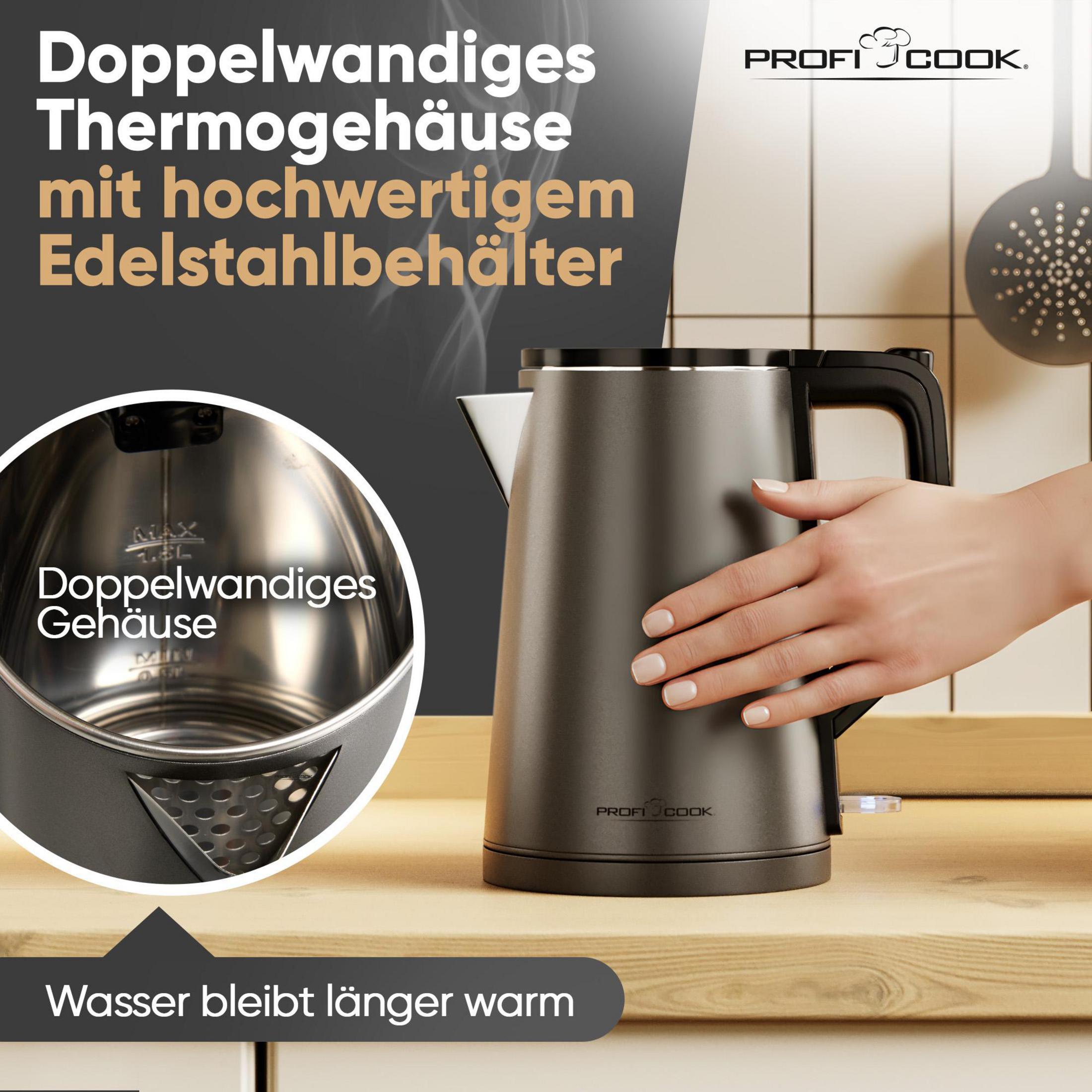 Eine Person berührt einen grauen doppelwandigen Wasserkocher mit Edelstahlbehälter.
