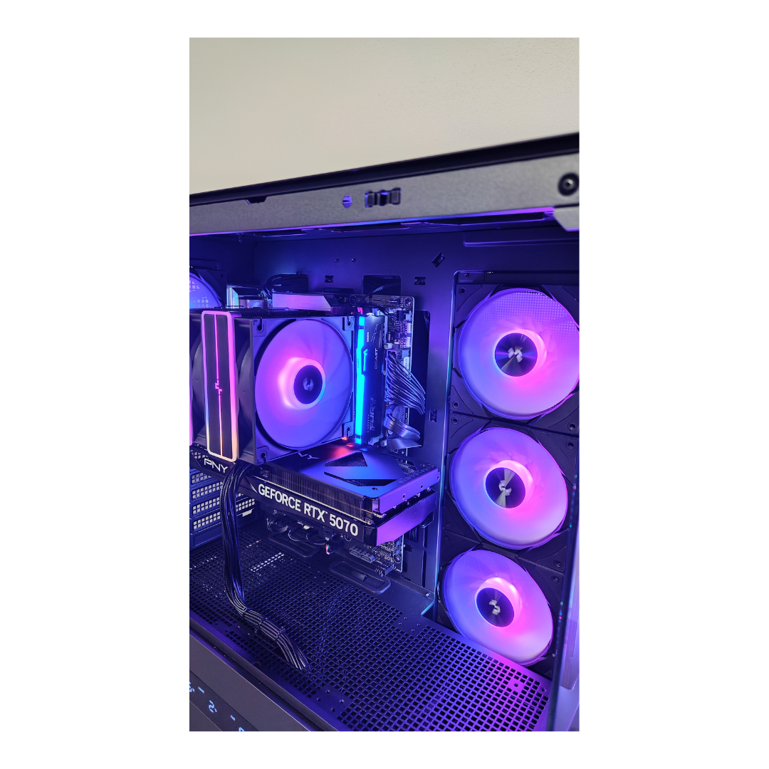 Un case PC con ventole illuminate e una scheda grafica all'interno.