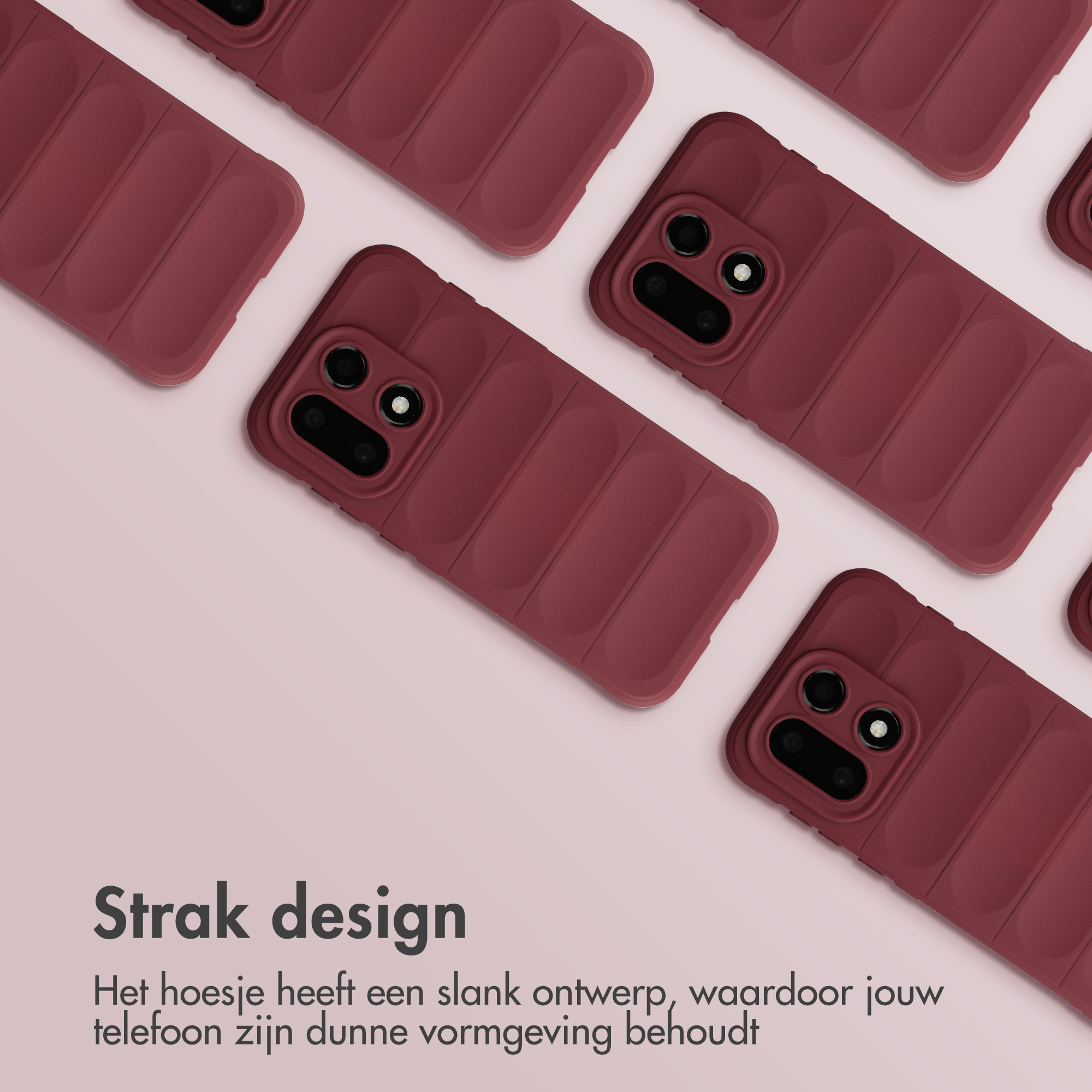 Meerdere donkerrode telefoonhoesjes met ribbelpatroon en cameralens op roze achtergrond.