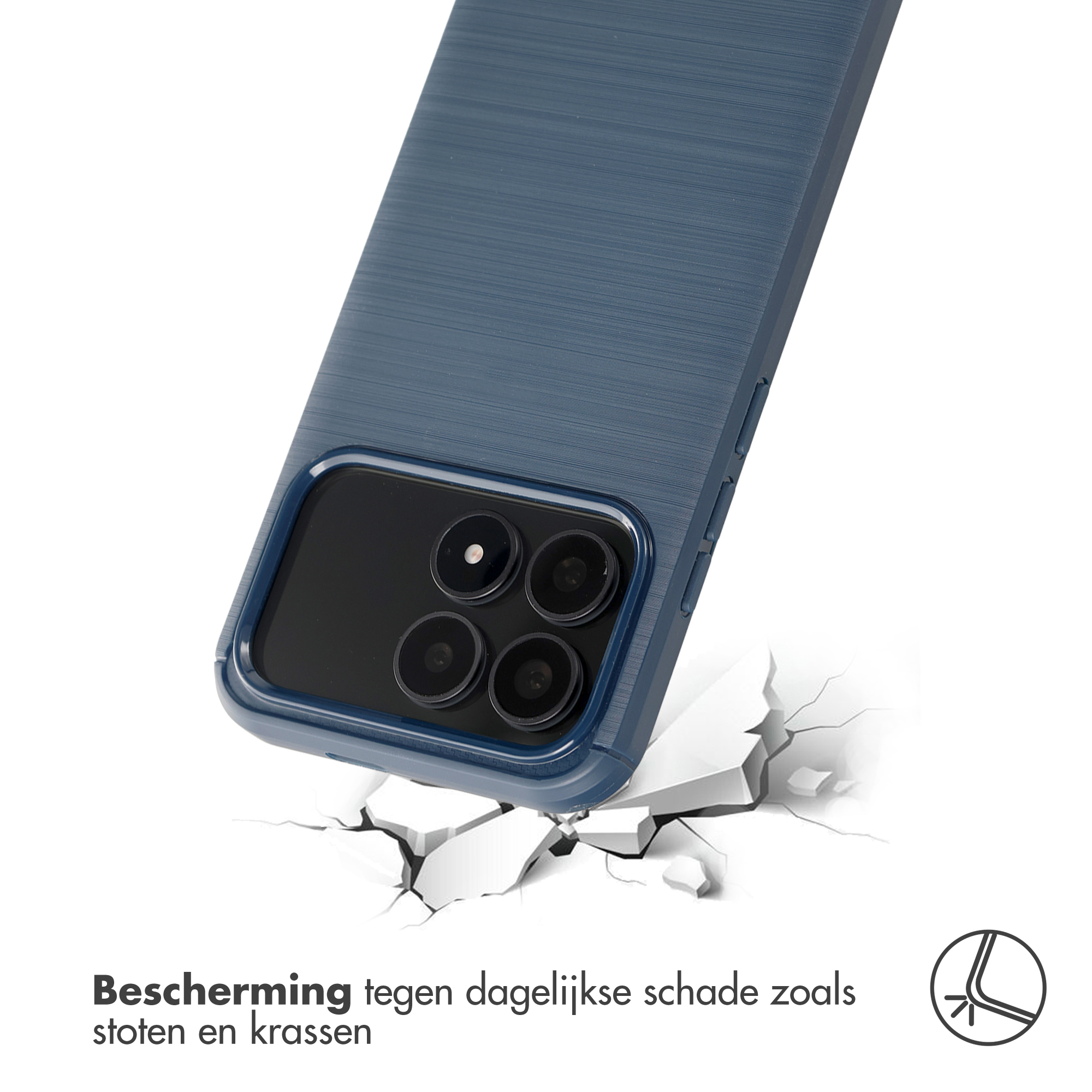 Coque de téléphone bleue à quatre caméras heurtant une surface fissurée.
