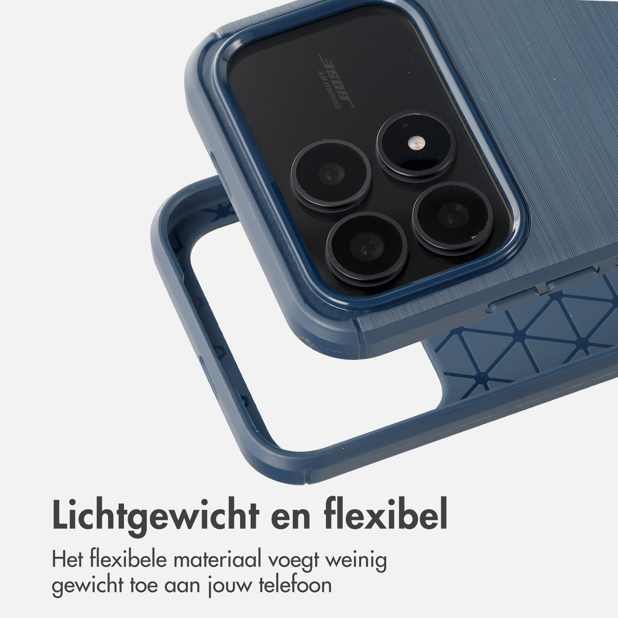 Coque de téléphone bleu foncé avec quatre caméras et logo Bose.