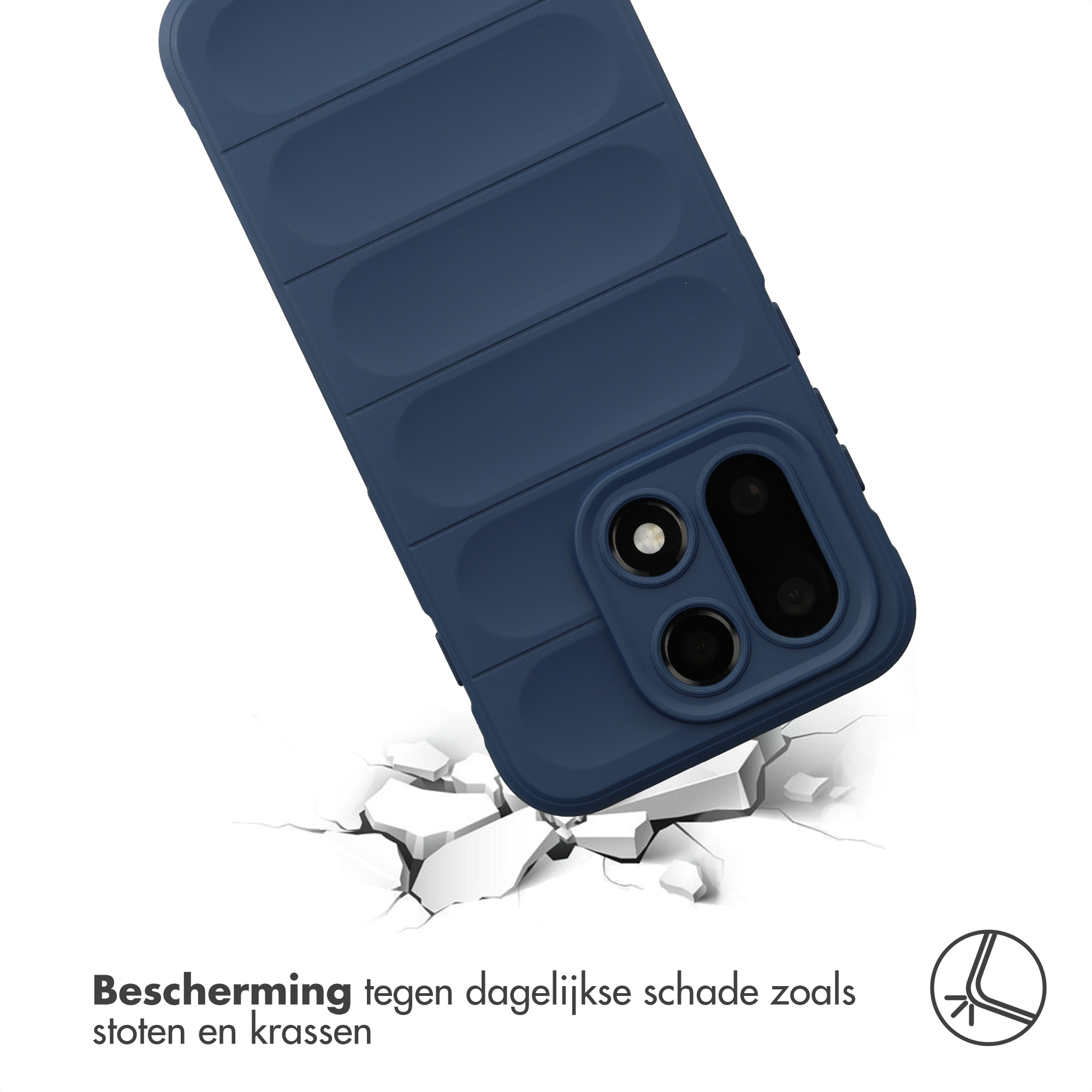Donkerblauwe telefoonhoes met ribbels en cameragat op gebroken grond.