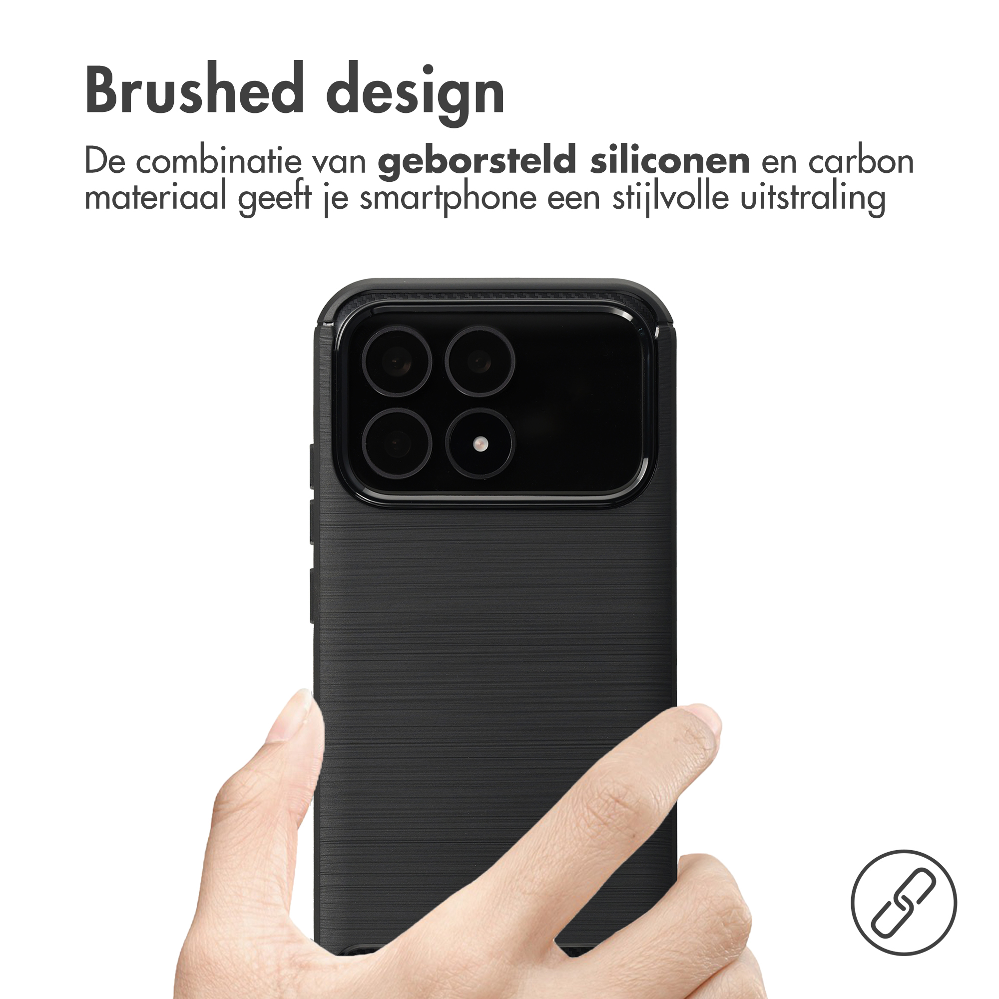 Zwarte telefoonhoes met geborstelde textuur, vastgehouden door een hand.