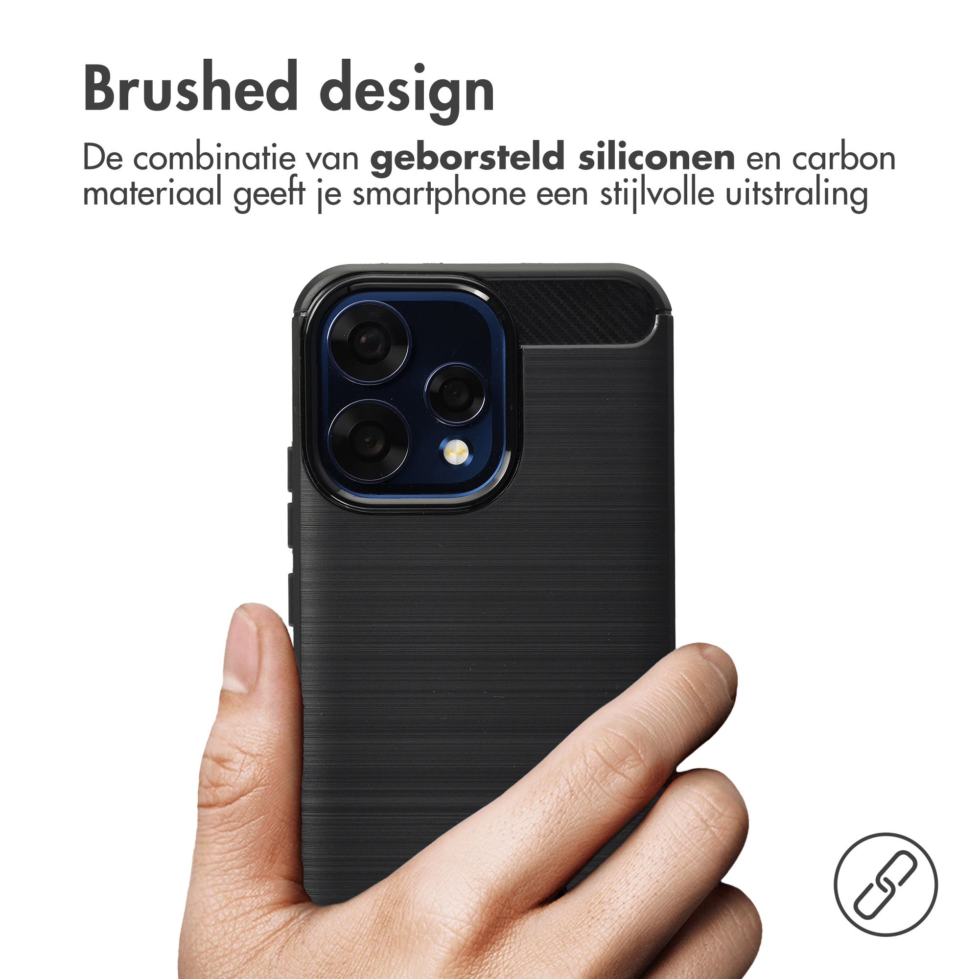 Una mano tiene uno smartphone nero dal design spazzolato.