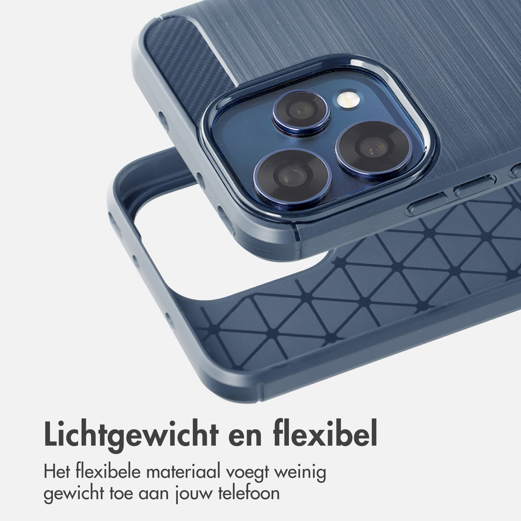 Une coque de téléphone bleue avec trois objectifs d'appareil photo et un motif en nid d'abeille.