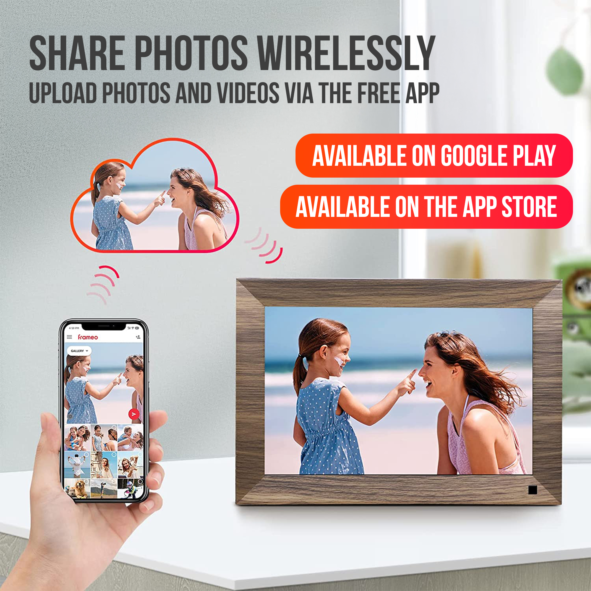 Un téléphone affiche une app avec des photos, à côté un cadre numérique avec photo plage.