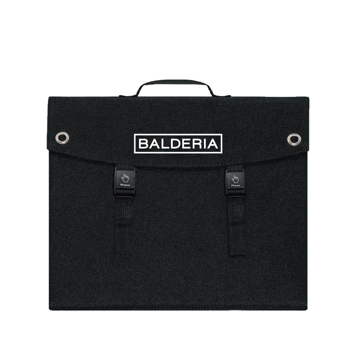 Schwarze Tasche mit BALDERIA-Logo und zwei Schnallen. Weiße Ösen oben.