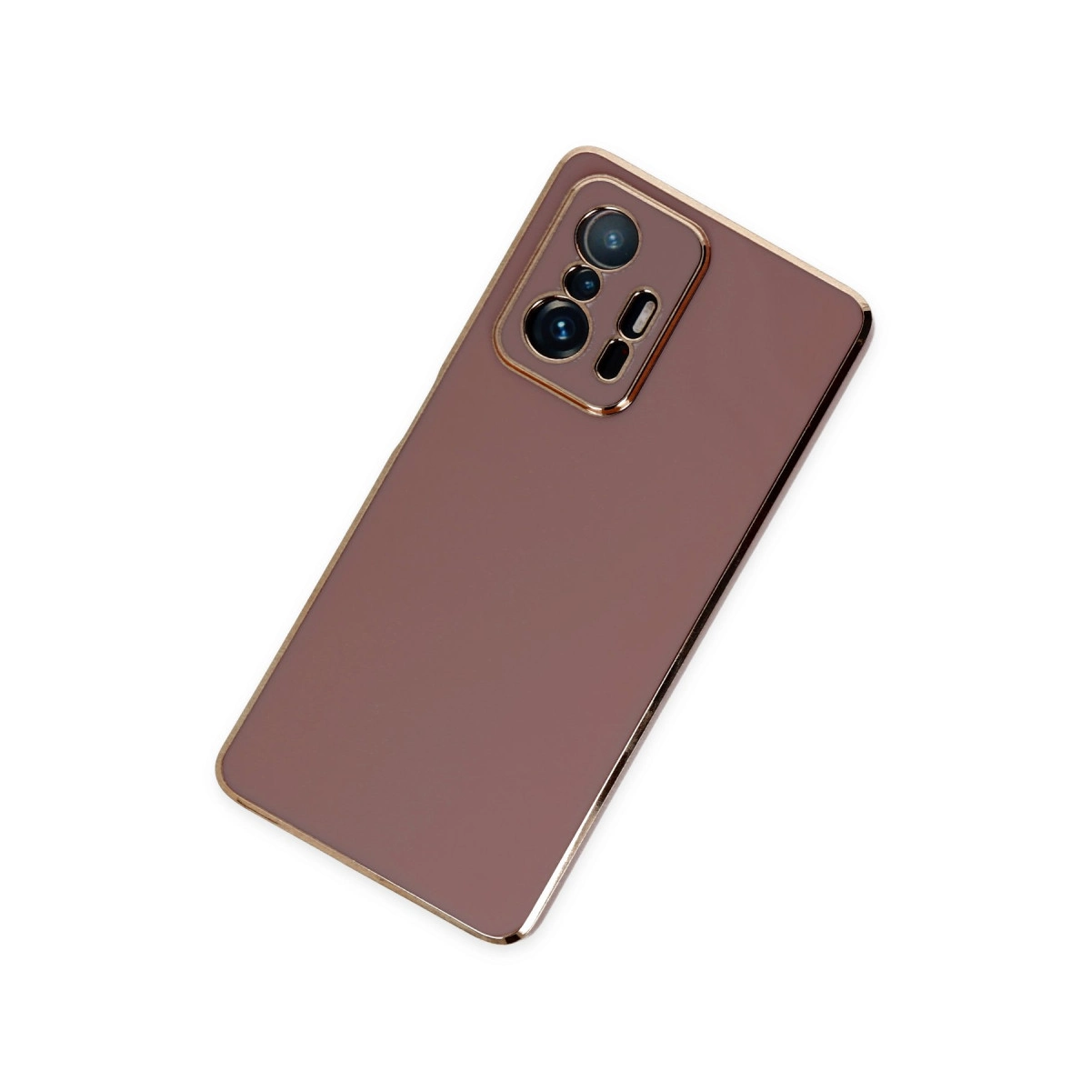 Altın çerçeveli ve kamera lensli kahverengi akıllı telefonun arkası.