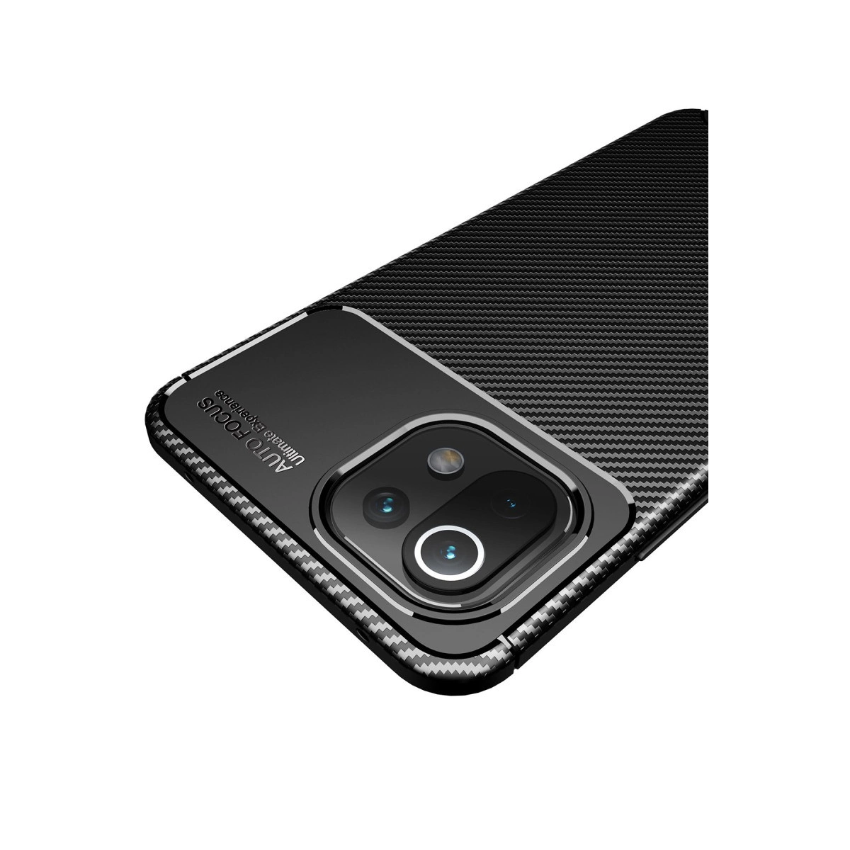 Arkasında karbon fiber dokuya ve kamera lens grubuna sahip siyah bir telefon.